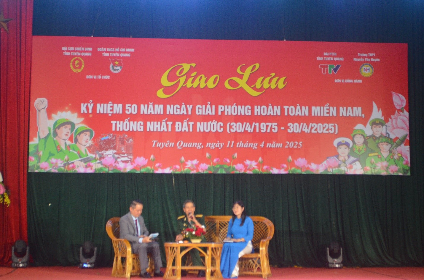 TIẾP BƯỚC TRUYỀN THỐNG CÁCH MẠNG CHA ANH ĐI TRƯỚC